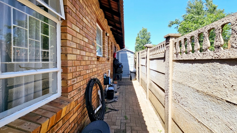 3 Bedroom Property for Sale in Langenhovenpark Free State